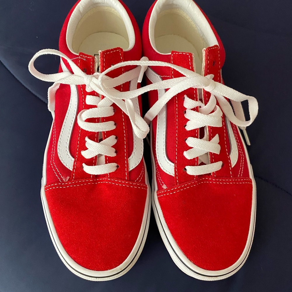 VANS- women’s red and white!